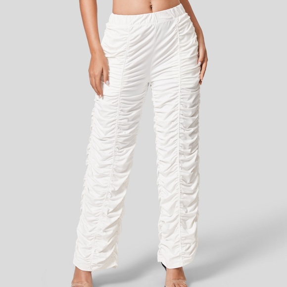 Mid Rise side pocket ruched straight legged casual pants.. - Picture 3 of 3